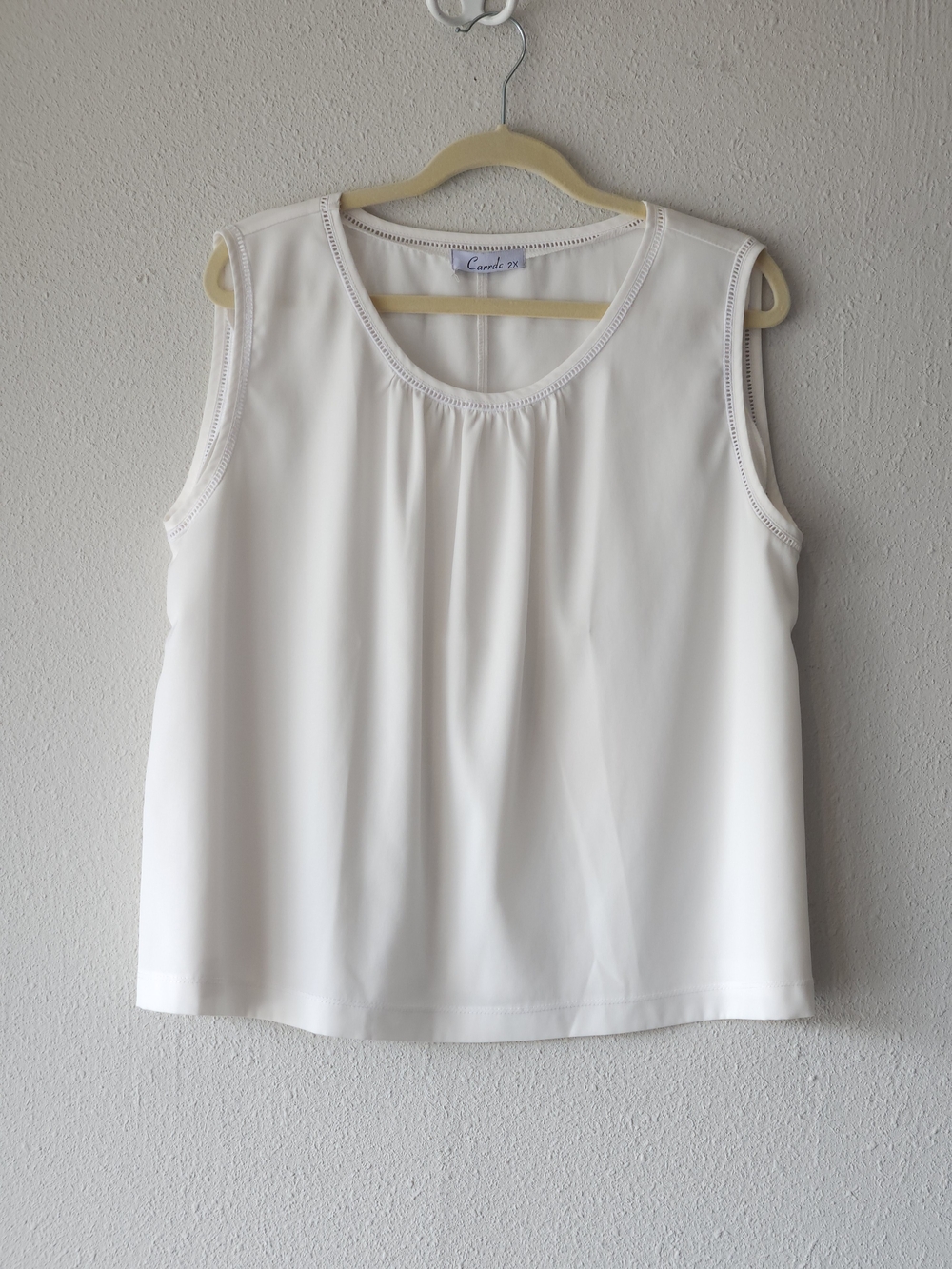 Carrdc White Sleeveless Scoop Neck Top PETITE PLUS SIZE 2X